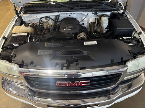 Used 2004 GMC Sierra 2500 SLE w/ Skid Plate Package AWD/4WD image 62