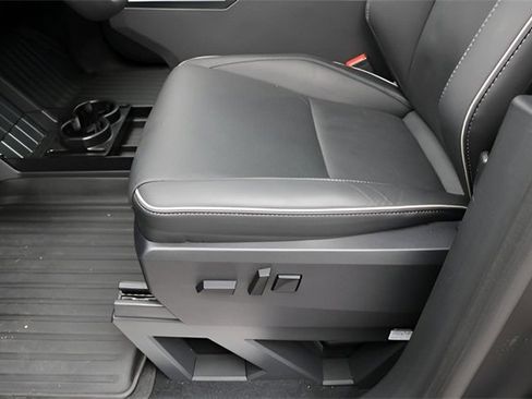 Used 2025 Tesla Cybertruck AWD Crew Cab image 18