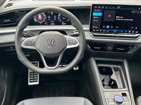 New 2026 Volkswagen Tiguan SE R-Line FWD image 12