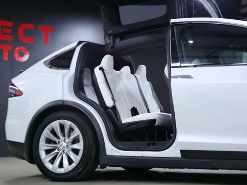 Used 2019 Tesla Model X 100D image 13