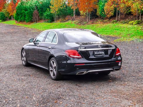 Used 2019 Mercedes-Benz E 300 4MATIC image 6