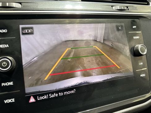 Used 2022 Volkswagen Tiguan SE R-Line image 18