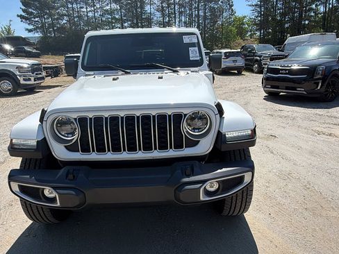Used 2025 Jeep Wrangler Unlimited Sahara w/ Safety Group AWD/4WD image 3