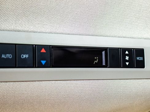 Used 2024 Toyota Sienna LE image 17