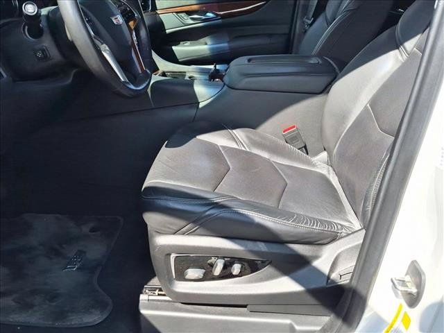 Used 2019 Cadillac Escalade Luxury RWD image 16