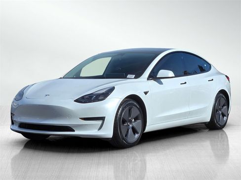 Used 2023 Tesla Model 3 Standard Range image 8
