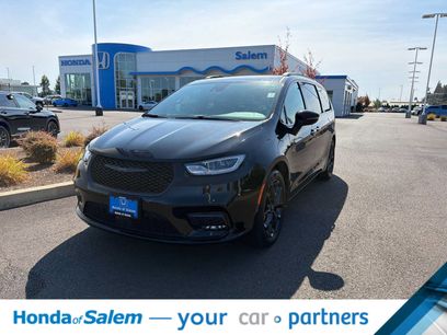 Used 2025 Chrysler Pacifica Limited