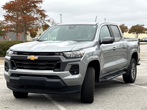 Used 2023 Chevrolet Colorado LT w/ LT Convenience Package II image 3