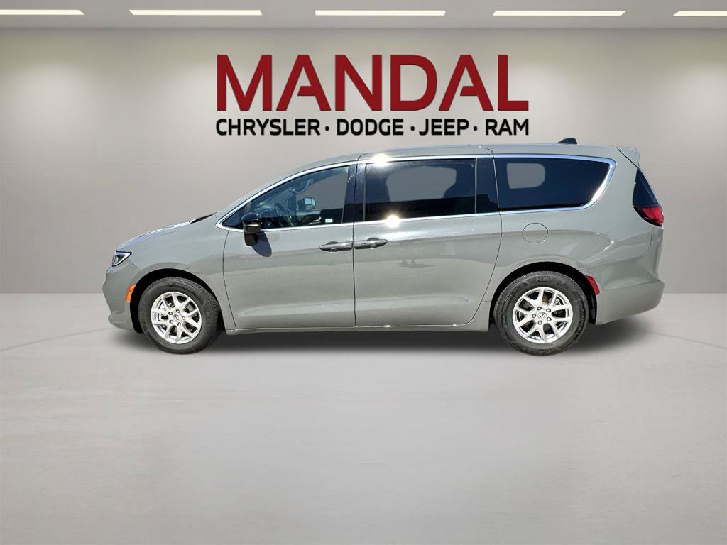 Used 2025 Chrysler Pacifica Select FWD image 8