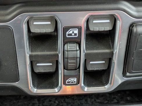 Used 2021 Jeep Gladiator Sport AWD/4WD image 23