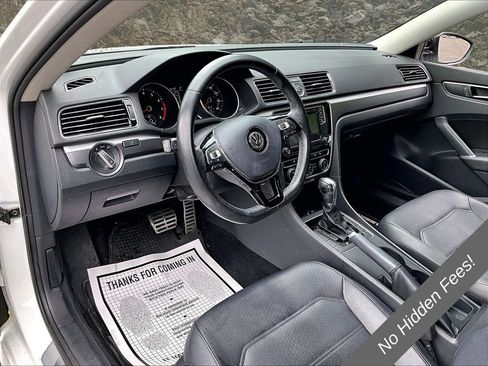 Used 2017 Volkswagen Passat 1.8T R-Line FWD image 10