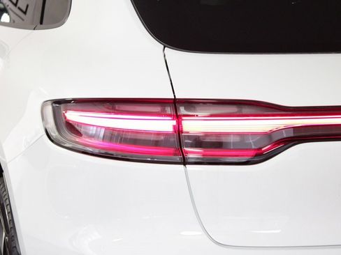 Used 2025 Porsche Macan image 13