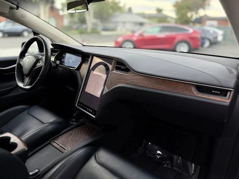 Used 2018 Tesla Model X 75D AWD/4WD image 18
