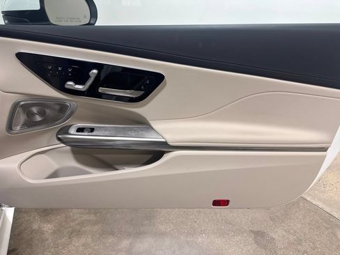 Used 2025 Mercedes-Benz CLE 300 4MATIC Cabriolet image 21