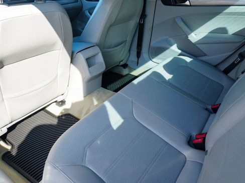Used 2014 Volkswagen Passat 1.8T S image 19