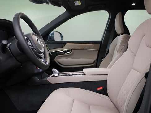 New 2026 Volvo XC90 B6 Plus image 18