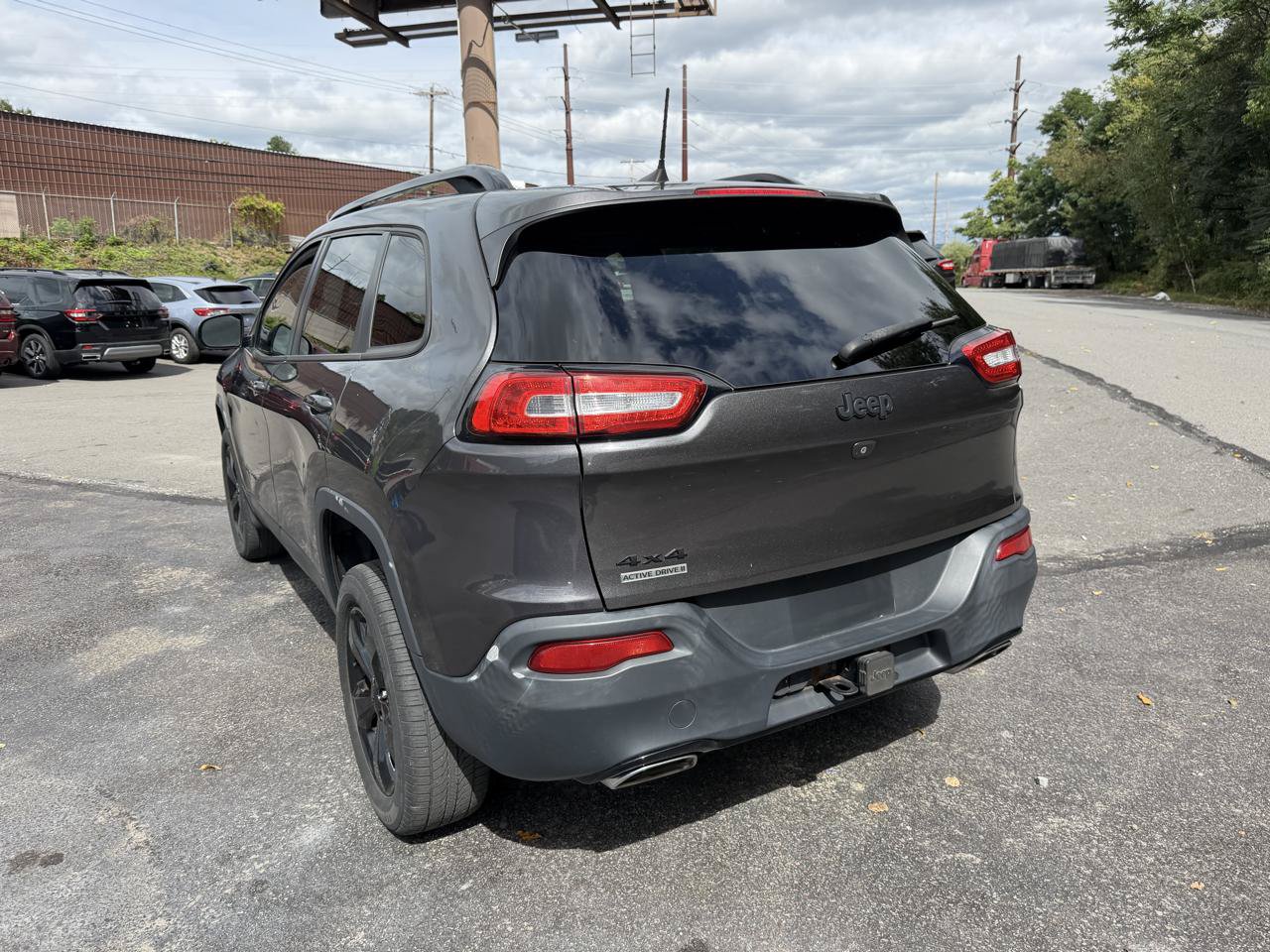 Used 2016 Jeep Cherokee Latitude w/ Cold Weather Group AWD/4WD image 7