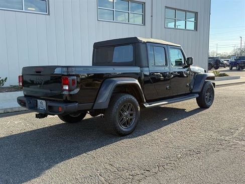 Certified 2025 Jeep Gladiator Sport image 3