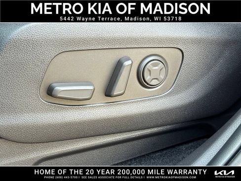 Used 2026 Kia Carnival EX FWD image 14