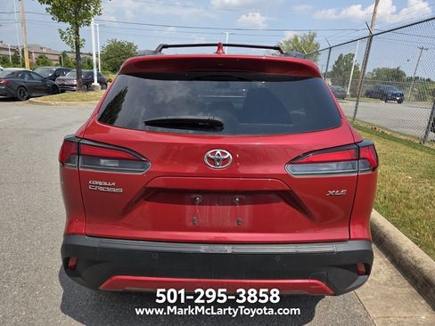Used 2024 Toyota Corolla Cross XLE w/ Convenience Package FWD image 4