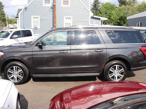 Used 2024 Ford Expedition Max Limited AWD/4WD image 2