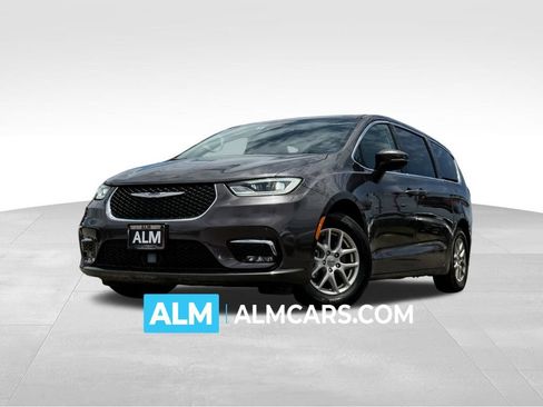 Used 2023 Chrysler Pacifica Touring-L FWD image 1