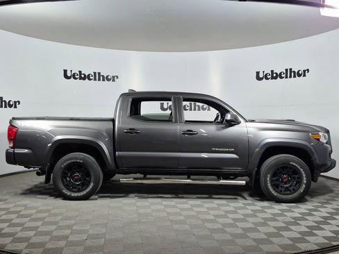 Used 2017 Toyota Tacoma TRD Sport image 8