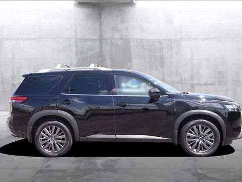 Certified 2025 Nissan Pathfinder SL w/ SL Premium Package AWD/4WD image 5