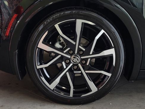 Certified 2026 Toyota Prius Plug-In Hybrid image 5