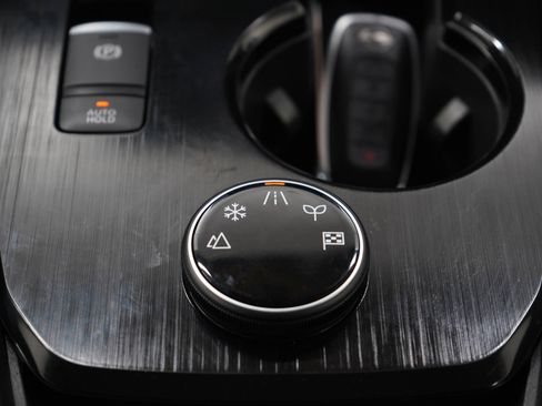 Used 2025 Nissan Rogue SV image 21