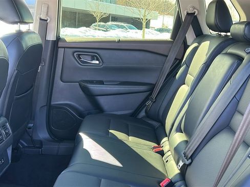 Used 2023 Nissan Rogue SV w/ SV Premium B Package image 23