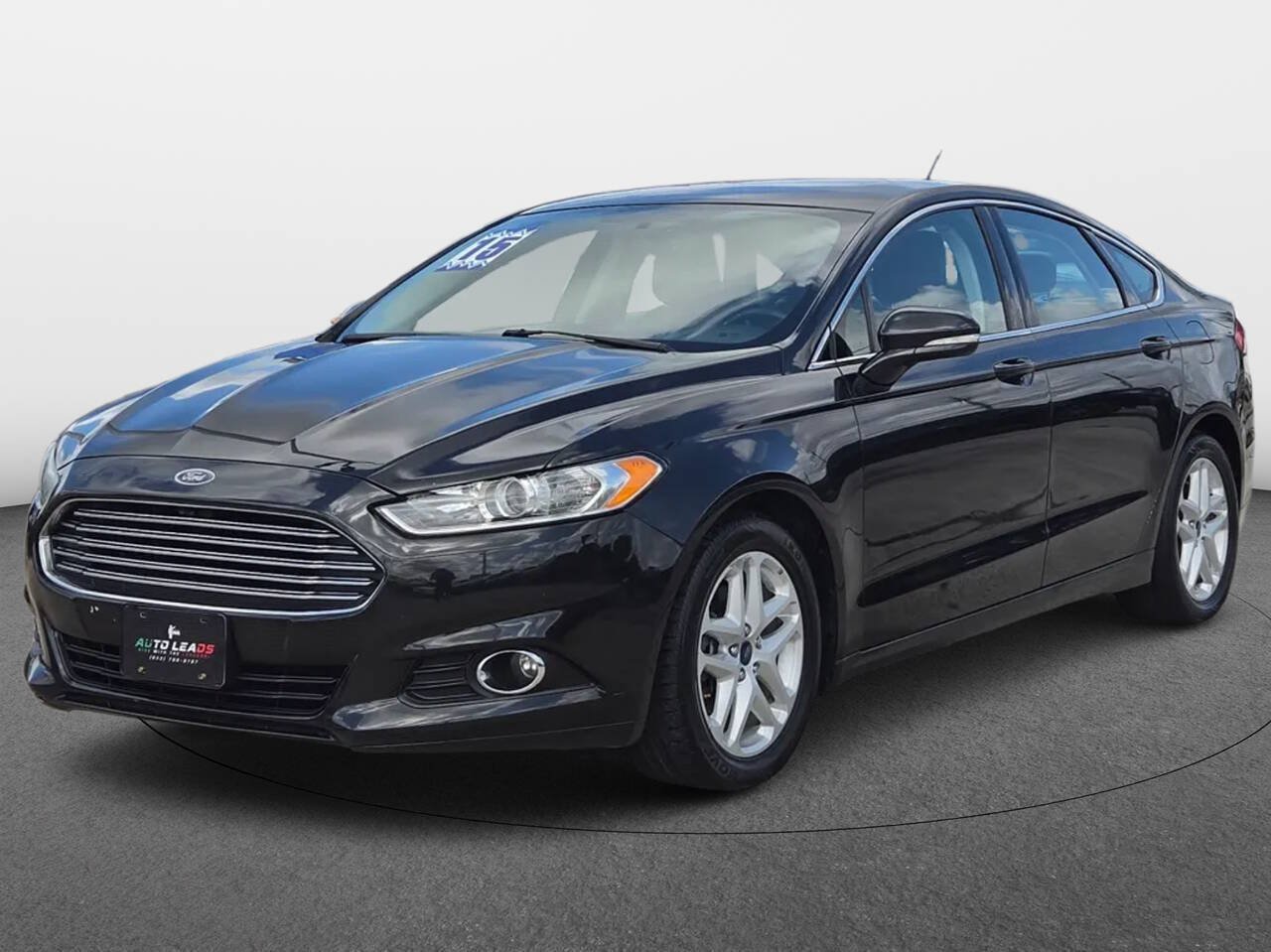 Used 2015 Ford Fusion SE w/ Equipment Group 202A FWD image 1