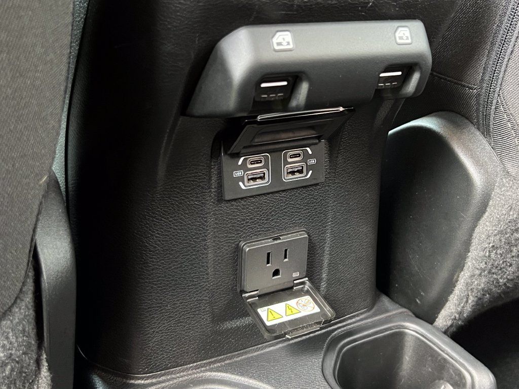 Used 2023 Jeep Wrangler Unlimited Sahara AWD/4WD image 17