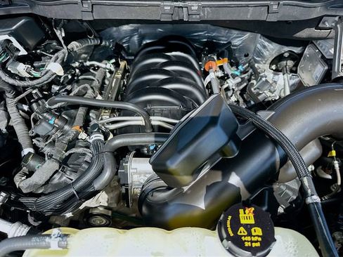 Used 2025 Ford F150 Lariat w/ Equipment Group 502A High AWD/4WD image 31