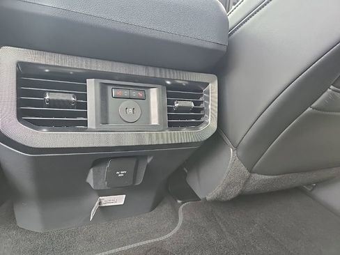 Used 2026 Ford F450 Platinum w/ FX4 Off-Road Package image 30