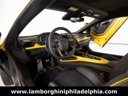 Used 2024 Lamborghini Revuelto image 11