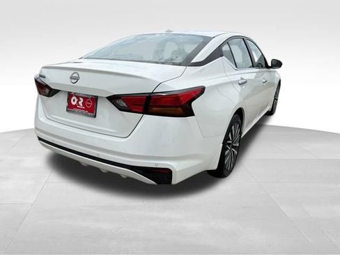 Used 2025 Nissan Altima 2.5 SV FWD image 9