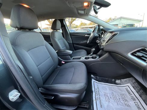 Used 2017 Chevrolet Cruze LT FWD image 22
