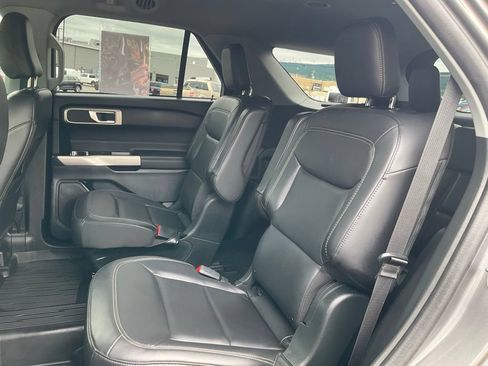 Used 2023 Ford Explorer XLT w/ Equipment Group 202A AWD/4WD image 18