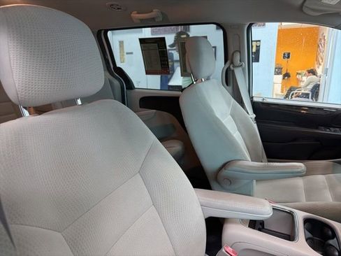 Used 2015 Dodge Grand Caravan SXT FWD image 24