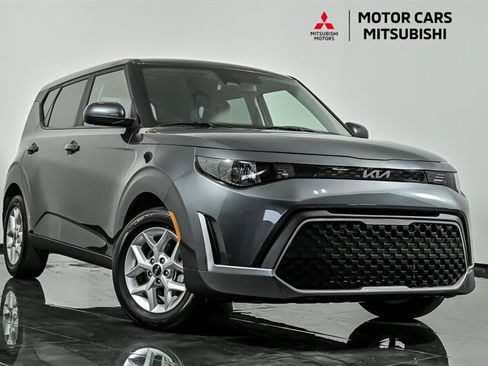 Used 2023 Kia Soul LX w/ Option Group 015 FWD image 1