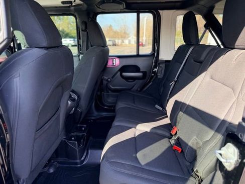 Used 2018 Jeep Wrangler Unlimited Sport image 22