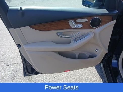 Used 2021 Mercedes-Benz GLC 300 GLC 300 image 21