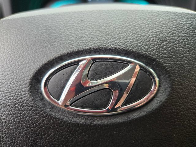 Used 2025 Hyundai Venue SEL FWD image 33