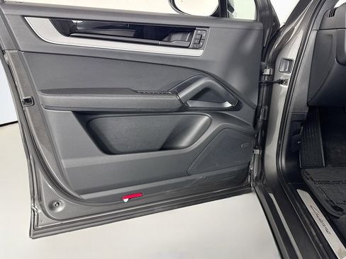 Used 2024 Porsche Cayenne image 20