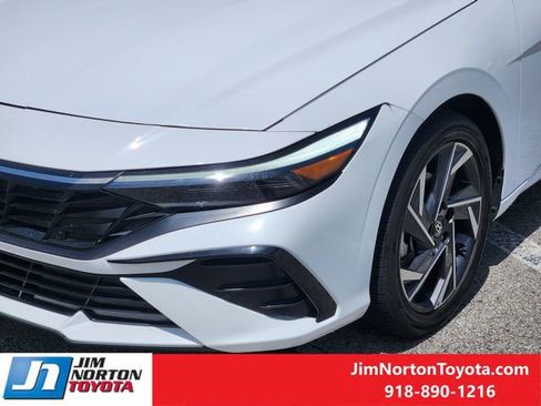 Used 2025 Hyundai Elantra SEL FWD image 10