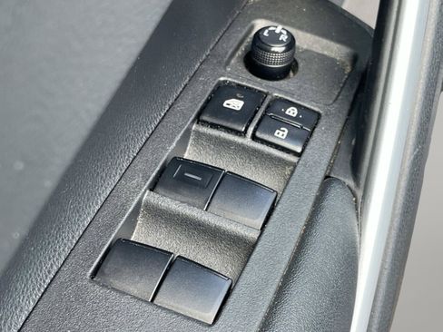 Used 2022 Toyota Corolla Cross XLE w/ Convenience Package FWD image 25