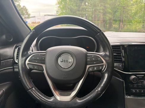 Used 2020 Jeep Grand Cherokee Overland AWD/4WD image 16