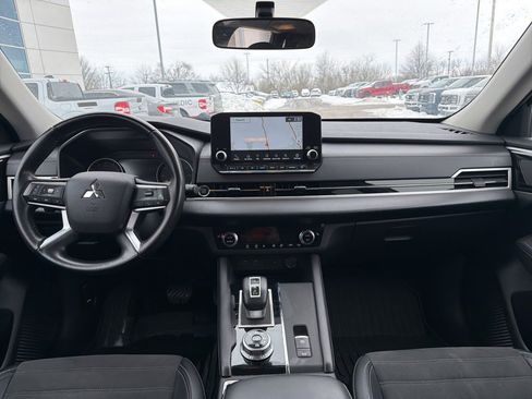 Used 2024 Mitsubishi Outlander SE image 5