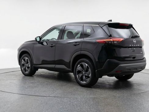 Used 2025 Nissan Rogue SV AWD/4WD image 6